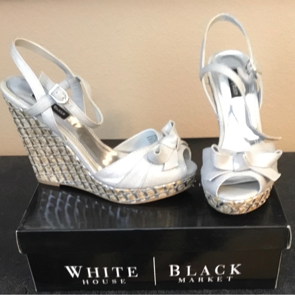 White House Black Market Sophie Silver Gray Wedge | Size 8 | Like New